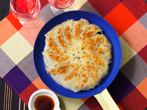 フライパンで作る 鉄鍋風パリパリ焼き餃子